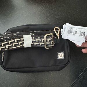 Lululemon Everywhere Crossbody Bag 2L Monogram Metallic